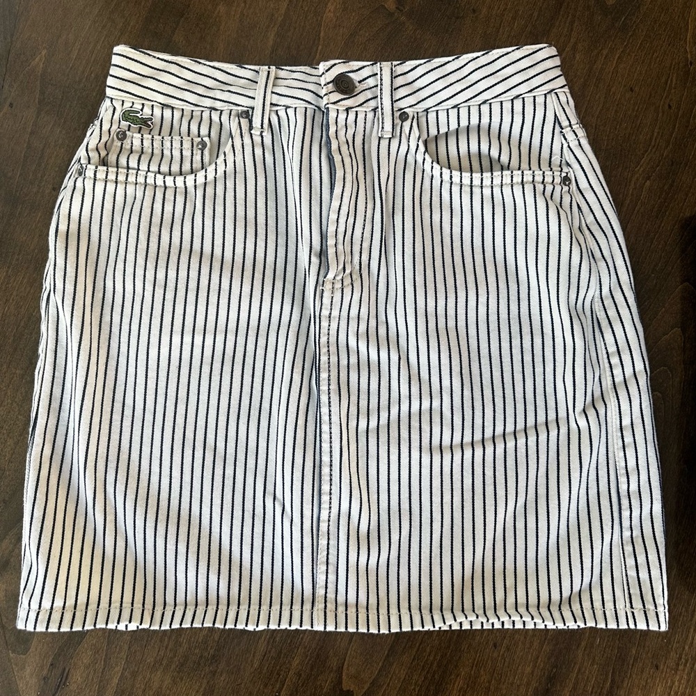 Ladies LACOSTE LIVE mini skirt, Size Small (36)